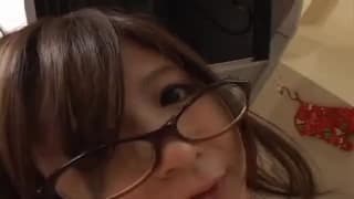 Esta asiática tan joven quiere ser más sexy