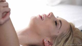 Nesty es esta rubia que se quiere divertir