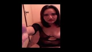 Una larina madura se hace la paja para todos Una larina madura se hace la paja para todos