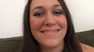 Stephanie adora usar sus juguetes sexuales