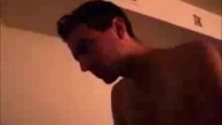 Estos hombres gozan follándose en casa