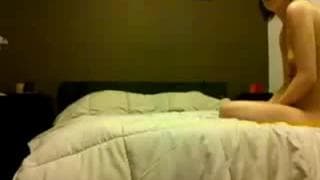 Esta es una rubia cachonda junto a su macho