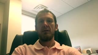 Una pareja que disfruta mucho en la navidad