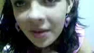 Esta morena quiere sexo sin preservativo