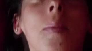 Esta mujer madura quiere gozar al máximo