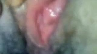 Veamos cómo se penetra un coño peludo