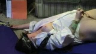 Acariciando a una puta enmascarada