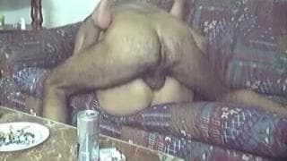 Esta mujer quiere sexo en el sofa de la casa