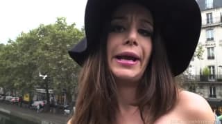 La preciosa Cara Saint-Germain entregándose