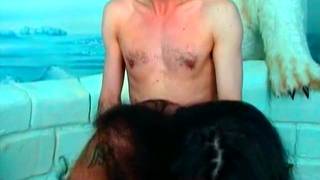 De la bañera a la cama con una morena