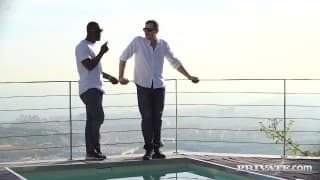 Ellas se calientan mcuho en al oficina