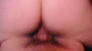 Ella se sienta justo sobre esta polla