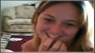 Una rubia exhibicionista muy sabrosona