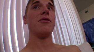 Alex Tanner en un momento porno en full HD !