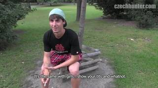 Encontró un lindo jovencito gay en el parque