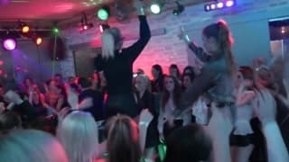 Esta orgia será casi perfecta para ellas