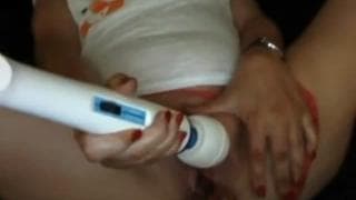 Una mastuebación con una puta y su vibrador