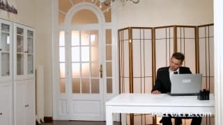 Aria Logan seduce a su jefe en la oficina