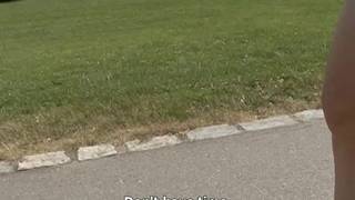 Se consigue a una rubia muy puta y cachonda