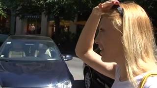 A esta rubia checa lo que le gusta es mamar