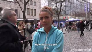 Una joven callejera de la República Checa