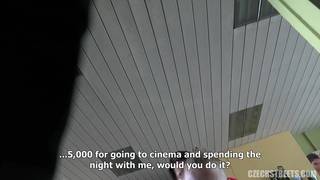 Una joven checa que folla rico por dinero