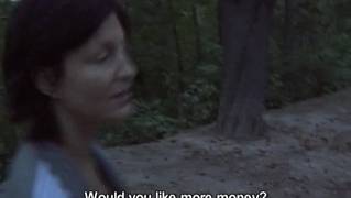 Dispuesta a todo por algo de dinero fácil