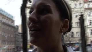 El dinero la hace convertirse en una fiera