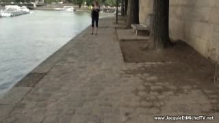 Anna tiene un cuerpo que seduce a este hombre