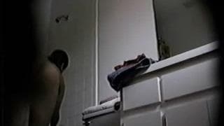 Esta chica no se imagina que la graba desnuda