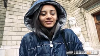 A Shrima Malati le encanta excitarse.