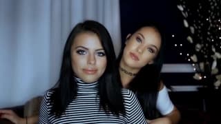Dos chicas le hacen realidad la fantasía Dos chicas le hacen realidad la fantasía