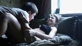 Una amateur morena demasiado cachonda y sexy.