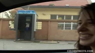 Esta mujer será follada en un parque