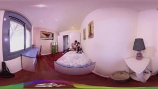 Ena Sweet divirtiéndose en un VR fantástico Ena Sweet divirtiéndose en un VR fantástico