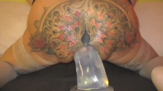 Esta mujer tiene el trasero tatuado