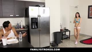 Se la folla en el coche y en la casa