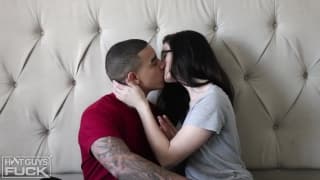 Tyson sabe que con su polla complace a Breeze