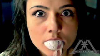 Adria Rae y Lyra Law excitadas con un strapon