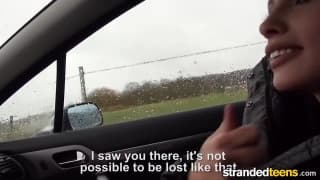 De paseo en el coche y se pone a mamar