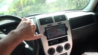 Dani Desire le mama la polla en el coche