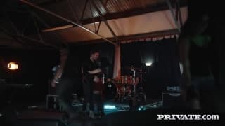 Lucia Love se destaca al follar en este trío sexual tan especial