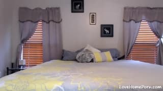 Un dildo para que ella pase la tarde feliz