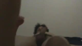 A esta perra le gusta dar el culo completo