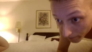 Enciende la webcam para que vean cómo folla