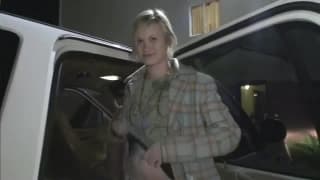 Se desnudan dentro del coche de noche