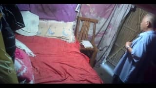 Este viejo tendrá una aventura con ella