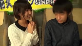 Haciendo que este tipo vacíe sus bolas en su boca