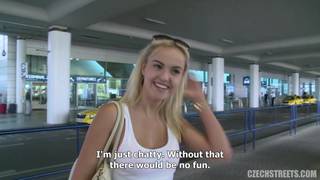 El placer de esta rubia es insuperable