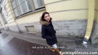 La morena le enseña sus encantos a los turistas